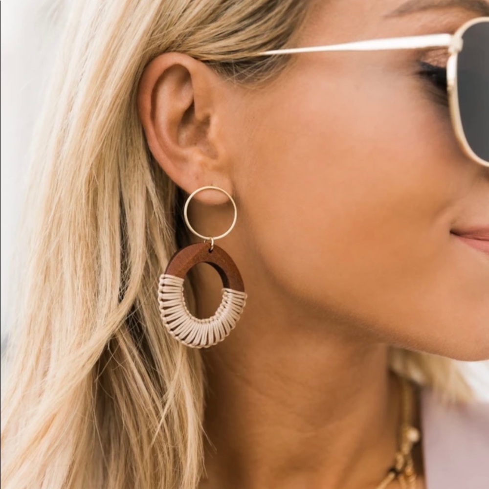 Pink Lily Brown/Taupe Earrings